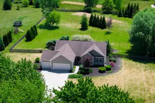 543 Camarosa Ct, Jackson, WI 53012 - Photo 1