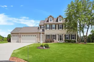 W348N5840 Snapdragon Ct, Oconomowoc, WI 53066 - Photo 1