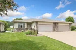 1281 Bentgrass Ct, Onalaska, WI 54650 - Photo 1