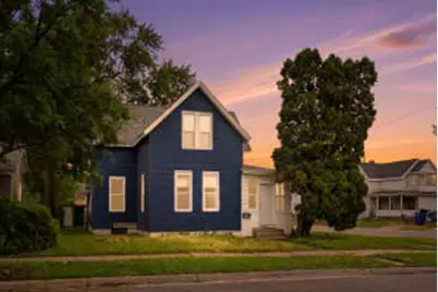 1002  8th St, La Crosse, WI 54601 - Photo 1