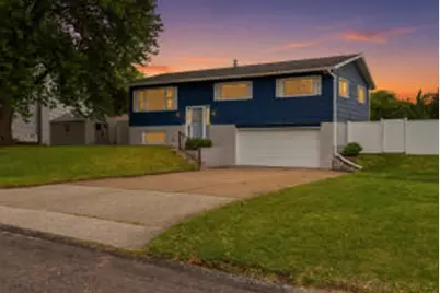 504  Flint St, Onalaska, WI 54650 - Photo 1