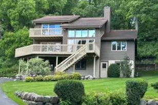 790 Garrison Ct, Delafield, WI 53018 - Photo 1
