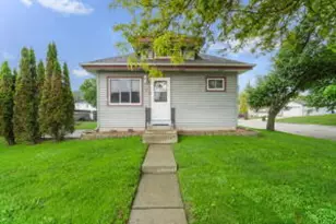 627 Blake Ave, South Milwaukee, WI 53172 - Photo 1
