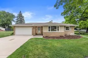 3706 S 157th St, New Berlin, WI 53151 - Photo 1