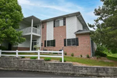 W241N2533 E Parkway Meadow Cir, Pewaukee, WI 53072 - Photo 1