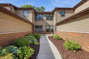 8116 S Forest Hills Circle, Franklin, WI 53132 - Photo 1