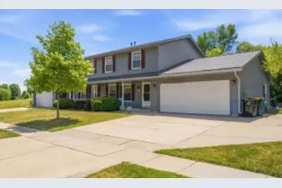 W213N16673  Glen Brooke Dr, Jackson, WI 53037 - Photo 1