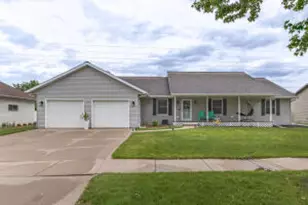 1500 Cliffview Ave, Onalaska, WI 54650 - Photo 1