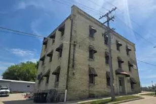 519 Center St, Racine, WI 53403 - Photo 1