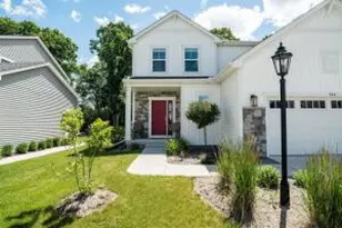 524 Wild Oak Rd, Hartland, WI 53029 - Photo 1
