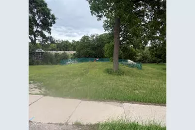 412  Cottonwood Ave, Hartland, WI 53029 - Photo 1