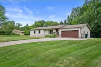 W284N6506  Hawthorne Rd, Merton, WI 53029 - Photo 1
