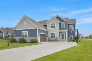35233 Walleye Ct, Summit, WI 53066 - Photo 1