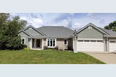 562 W Red Pine Cir, Dousman, WI 53118 - Photo 1