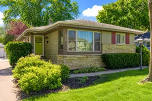 5522 N Mohawk Ave, Glendale, WI 53217 - Photo 1