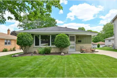 924 S 124th St, West Allis, WI 53214 - Photo 1