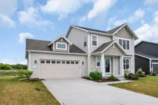 758 Burr Oak Ct, Oconomowoc, WI 53066 - Photo 1