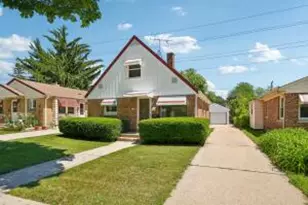 5740 N Dexter Ave, Glendale, WI 53209 - Photo 1