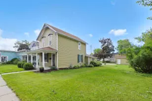 338 Oakton Ave, Pewaukee, WI 53072 - Photo 1