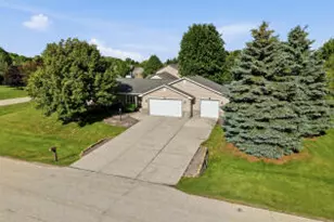4702 Hunters Glen Dr, Sheboygan, WI 53083 - Photo 1