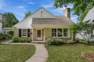 215 W Saveland Ave, Milwaukee, WI 53207 - Photo 1