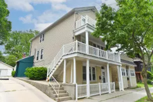 1816 N Arlington Pl, Milwaukee, WI 53202 - Photo 1
