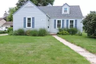 127 N Pleasant Ave, Jefferson, WI 53549 - Photo 1