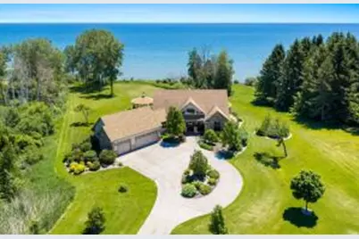 5317 S 10th St, Manitowoc, WI 54220 - Photo 1