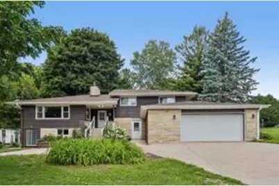W270N195  Arrowhead Trl, Pewaukee, WI 53188 - Photo 1