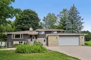 W270N195 Arrowhead Trail, Pewaukee, WI 53188 - Photo 1