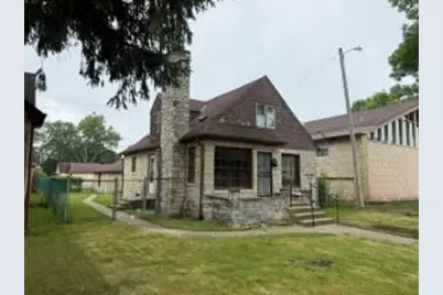 2421 W Hampton Ave, Milwaukee, WI 53209 - Photo 1