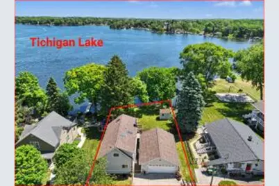 6709  Spruce Ln, Racine, WI 53185 - Photo 1