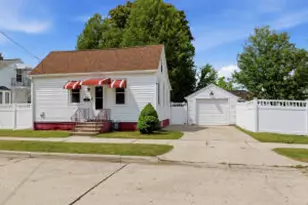 2104 11th St, Two Rivers, WI 54241 - Photo 1