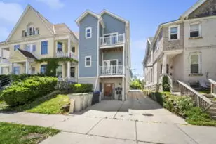1641 N Franklin Pl, Milwaukee, WI 53202 - Photo 1