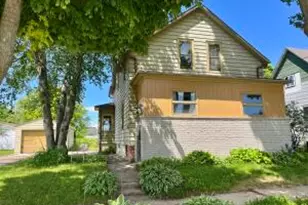 906 20th St, Two Rivers, WI 54241 - Photo 1