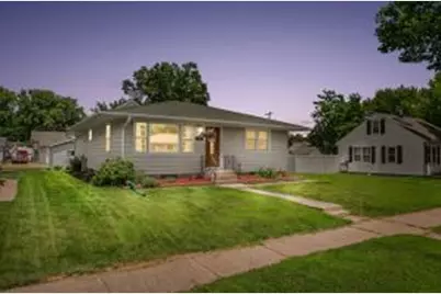 512  1st St, La Crescent, MN 55947 - Photo 1