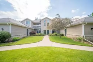 1046 River Pl Blvd, Waukesha, WI 53189 - Photo 1