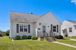 1709 Grand Ave, Manitowoc, WI 54220 - Photo 1