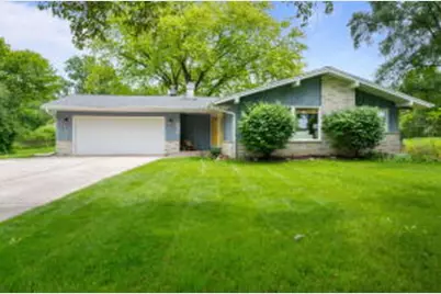 11762 N Ridgeway Ave, Mequon, WI 53097 - Photo 1