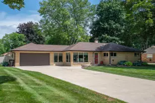1618 S Wildwood Dr, New Berlin, WI 53151 - Photo 1