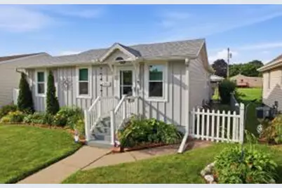 1011  5th St, Winona, MN 55987 - Photo 1