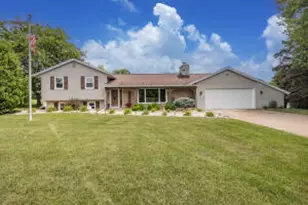 W314S7944 High View Cir, Mukwonago, WI 53149 - Photo 1