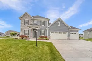 N47W22311 Woodleaf Way, Pewaukee, WI 53072 - Photo 1