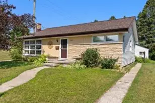 1421 N 5th St, Manitowoc, WI 54220 - Photo 1