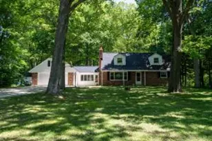 9410 S 15th Ave, Oak Creek, WI 53154 - Photo 1