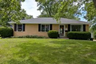 W170N9325 Woodlawn Dr, Menomonee Falls, WI 53051 - Photo 1