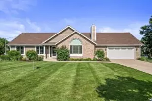 2803 Ridgeline Cir, Waukesha, WI 53188 - Photo 1