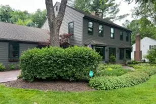 290 Fieldstone Rd, Delafield, WI 53018 - Photo 1