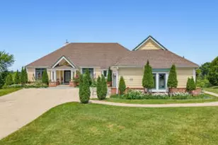 W225N3524 Wethersfield Rd, Pewaukee, WI 53072 - Photo 1