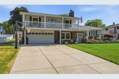 2789 N Mayfair Ct, Wauwatosa, WI 53222 - Photo 1